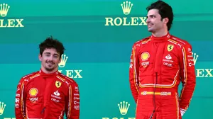 Leclerc admite que Sainz está fazendo "um trabalho melhor" na Ferrari no momento