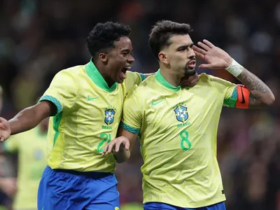 Brasil marca nos acréscimos e arranca empate por 3 a 3 com a Espanha
