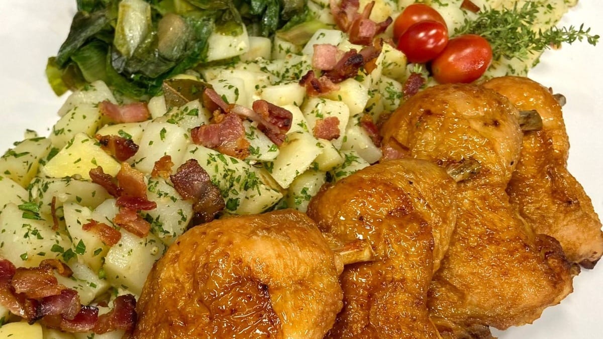 Frango na cerveja com dadinho de batata e escarola na manteiga | Band Receitas