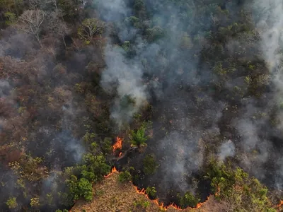 Fumaça de incêndio florestal encobre Boa Vista, em Roraima