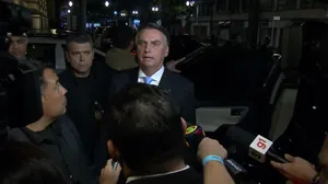 “Não há crime nenhum nisso”, diz Bolsonaro sobre dormir na embaixada da Hungria
