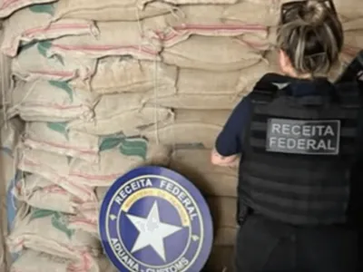 Receita Federal apreende mais de uma tonelada de cocaína em carga de café no RJ