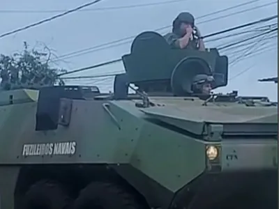 Guerra no litoral: tanques nas ruas, bandido morto em tiroteio e drogas 