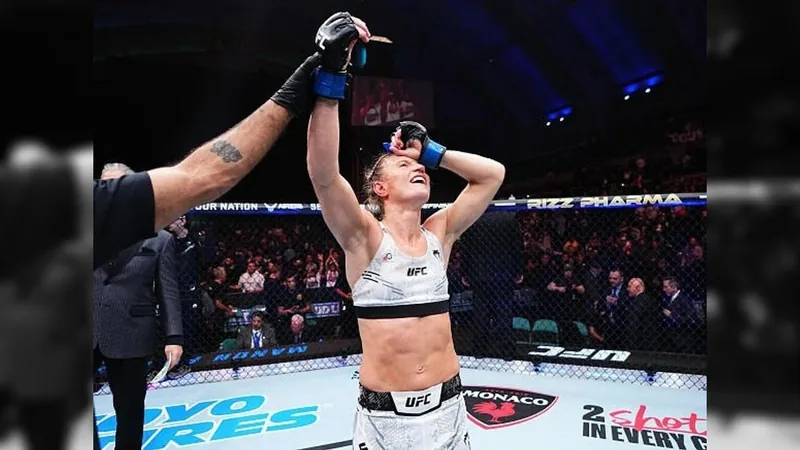 Manon Fiorot celebra vitória na luta principal do UFC Atlantic City