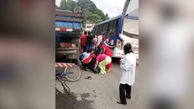 Micro-ônibus atropela fiéis em procissão de Páscoa em PE; 5 pessoas morreram