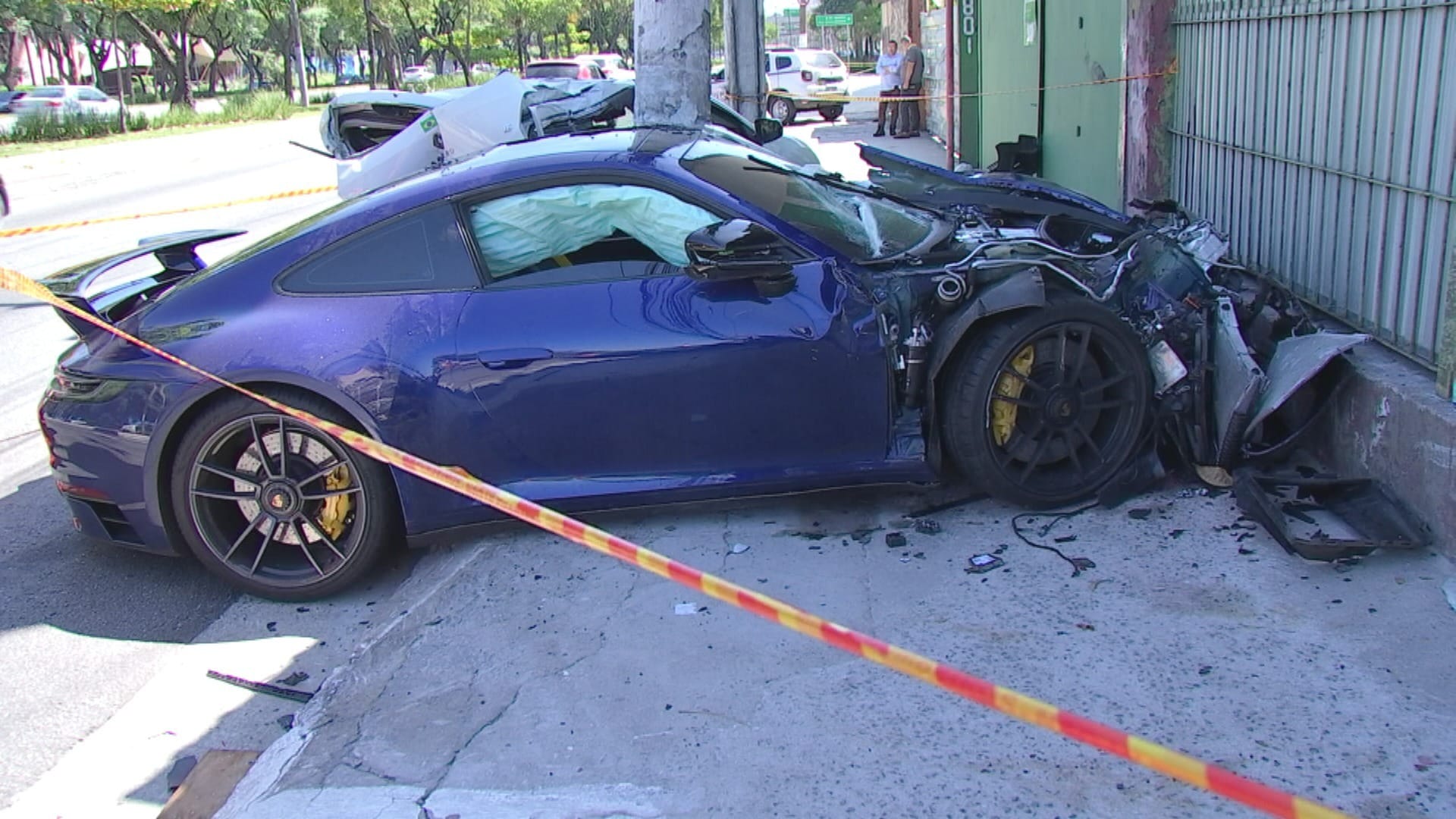 Vídeo mostra o momento da batida de Porsche em carro de motorista de app -  Notícias - Clube FM 100.5