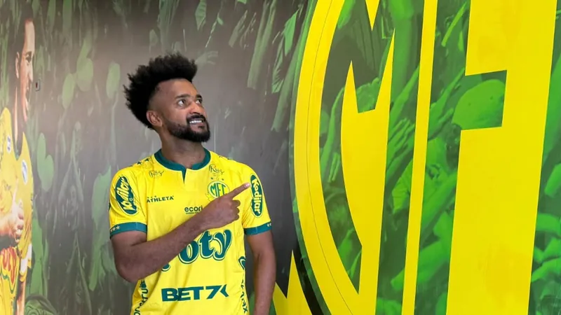Mirassol apresenta o lateral-esquerdo Artur para o Brasileiro da Série B
