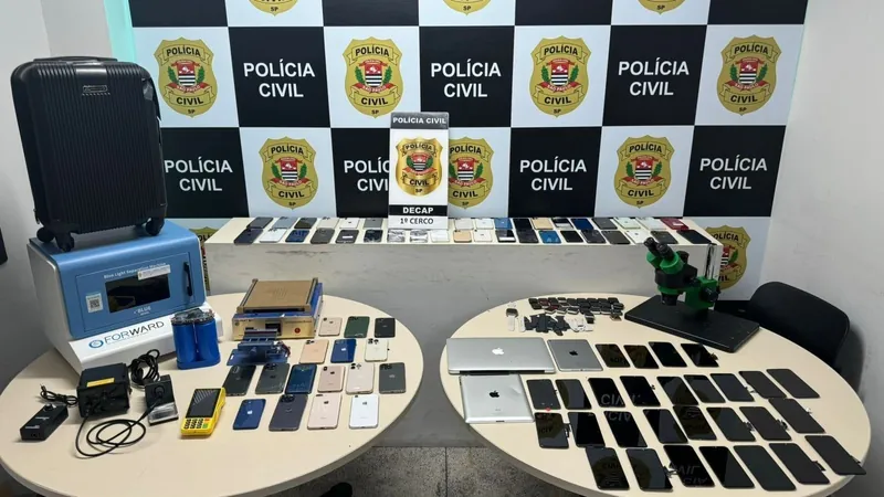 Polícia fecha laboratório para desbloqueio de celulares roubados em SP