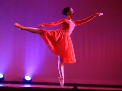 Bailarina de Taubaté representa Brasil em competição internacional 