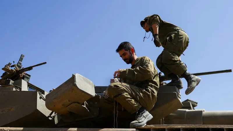 Israel vai retaliar pelos reféns mortos; EUA preparam plano de paz 'pegar ou largar'