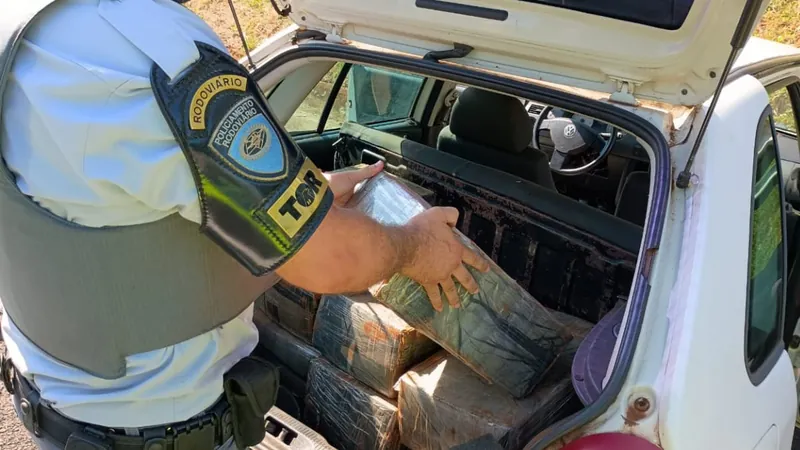 Carro é apreendido com fardos de maconha em Santa Cruz do Rio Pardo