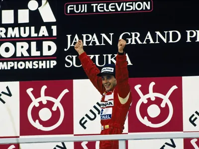 Relembre os três títulos de Senna no Japão com narração da Rádio Bandeirantes