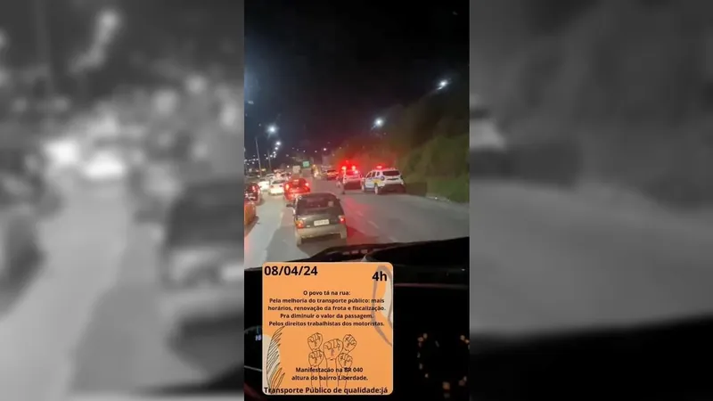 Manifestantes interditam BR-040 exigindo melhorias no transporte público