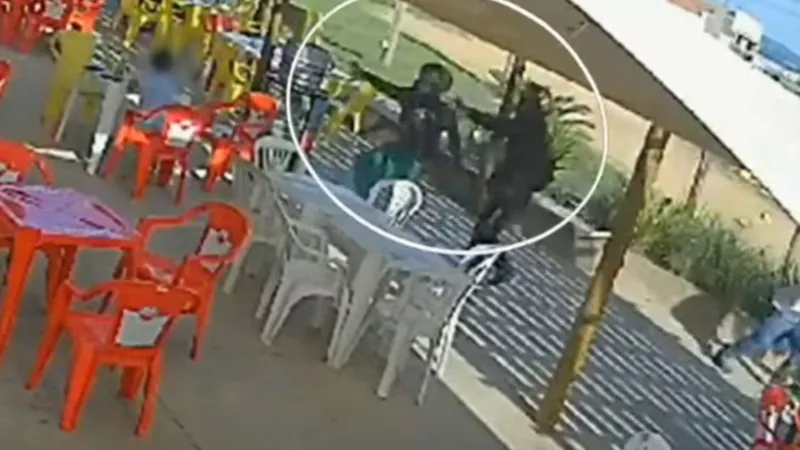 Filho de vereadora do PT é executado com quase 20 tiros em bar de MG