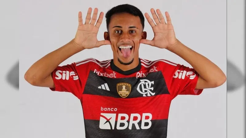 Jogador do flamengo recupera pertences roubados em assalto com fuzil