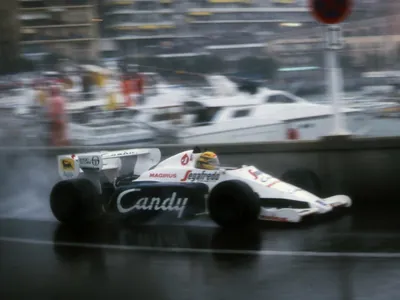 Quais são os carros que participam de homenagem a Ayrton Senna em Mônaco