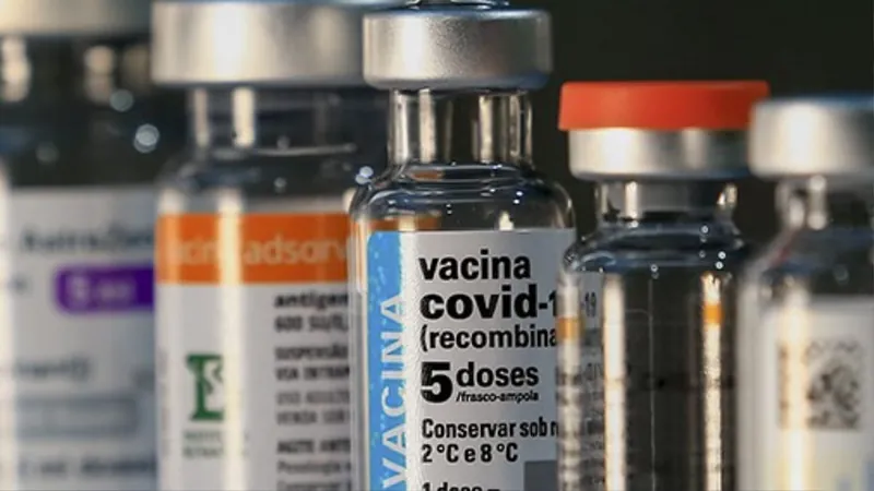  Falta de vacinas contra Covid-19 prejudica campanhas de imunização no país
