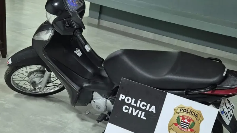 A motocicleta roubada foi recuperada pela polícia
