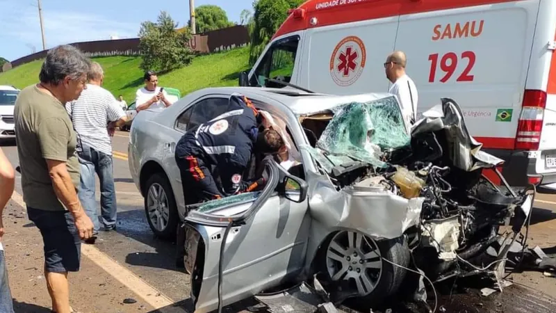 Mulher morre e homem fica ferido após acidente grave em Taquarituba