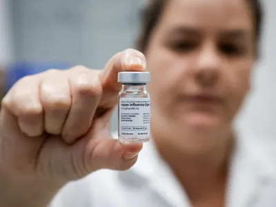 Dia D de vacinação contra a gripe vacina 218 mil pessoas no Rio de Janeiro