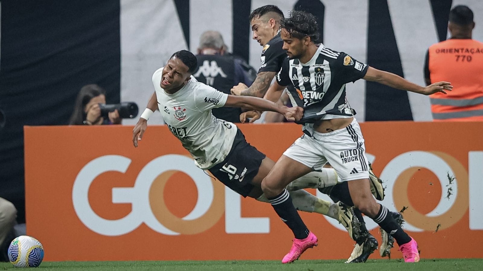 Corinthians e Atlético-MG empatam sem gols em estreia; veja os lances