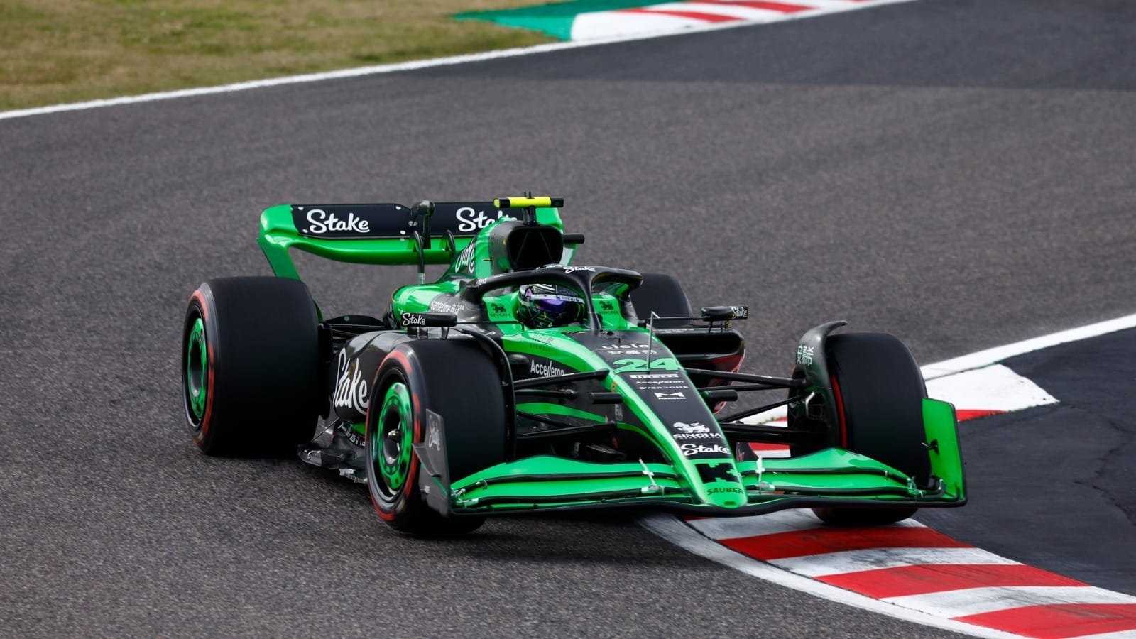 Verstappen conquista pole do GP da China e mantém 100% na temporada