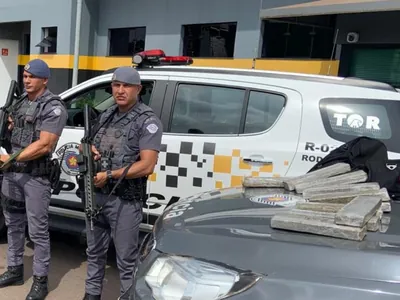 Polícia apreende bolsa com drogas dentro de um ônibus em Bauru