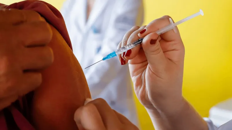 Adamantina imuniza mais de mil pessoas contra a gripe