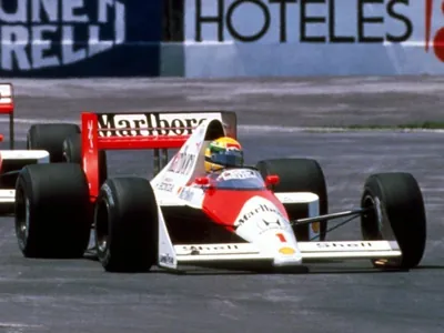 Ayrton Senna e Galvão Bueno destruíram carros em pegadinha no México; relembre