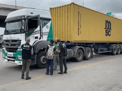 32 carretas são autuadas em ação do Ministério do Trabalho em portos do RJ