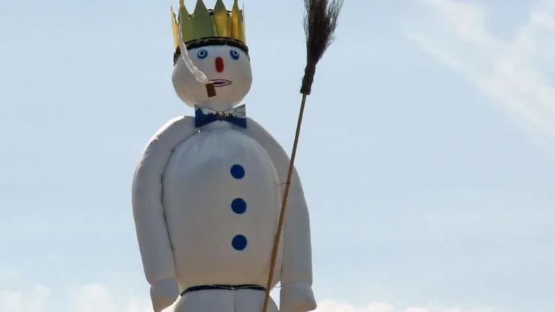 O Böögg é um boneco que lembra os bonecos de neve