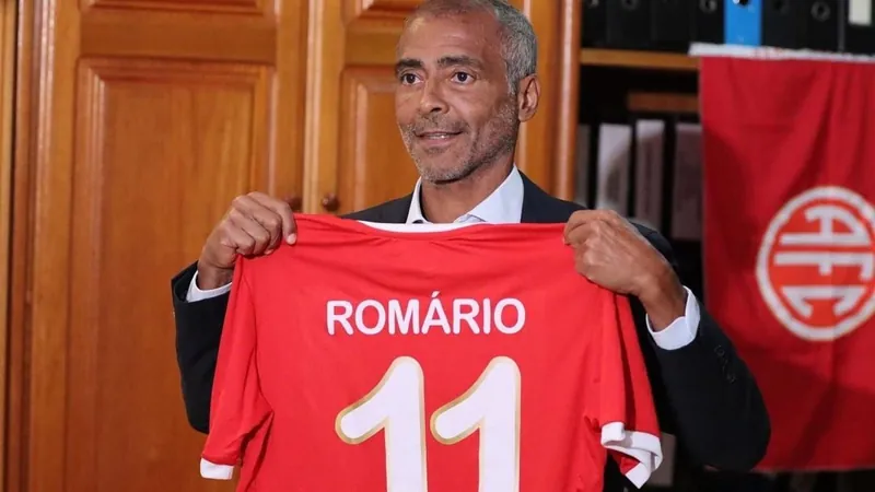 Romário, presidente do América, é inscrito como jogador no BIRA