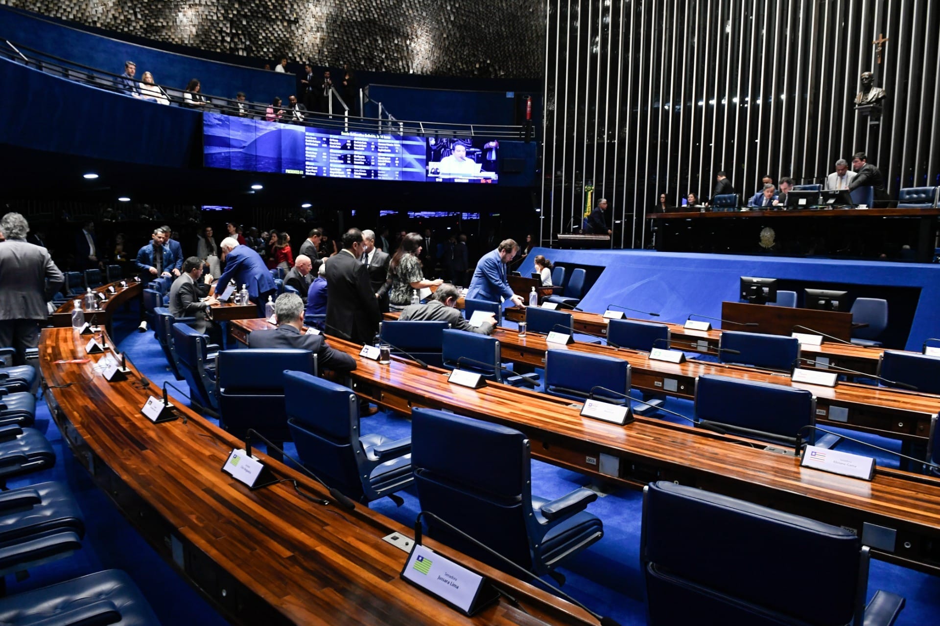 AO VIVO: Senado aprova proposta que criminaliza porte de drogas em 1º turno