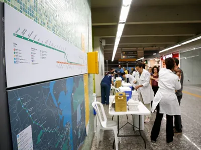 Estações de metrô recebem ponto de vacinação contra gripe