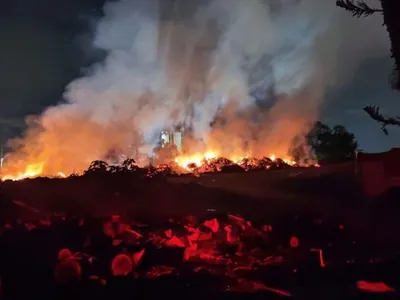 Incêndio atinge terreno da Secretaria de Serviços Municipais de Mogi Guaçu