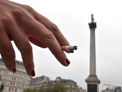 Inglaterra dá o primeiro passo para banir os cigarros do país