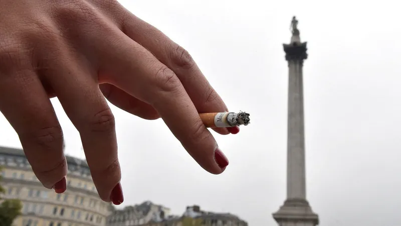 Inglaterra dá o primeiro passo para banir cigarros do país