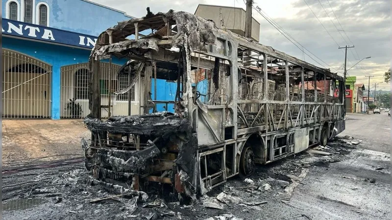 Ônibus incendiado 