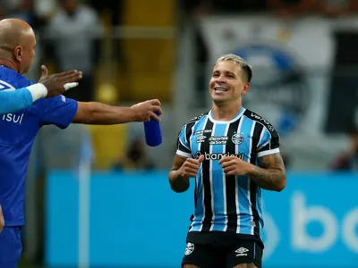 Grêmio conquista 1ª vitória no Brasileirão e acaba com boa fase do Athletico-PR