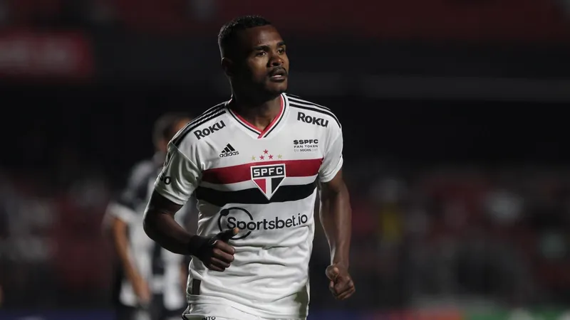 Sem espaço no São Paulo, NIkão foi emprestado ao Athletico