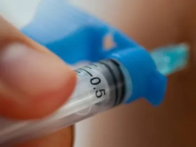 Vacina contra variante XBB começa nesta terça-feira, no Rio