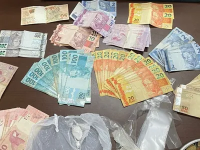 Trio é preso com porções de cocaína e R$ 2,8 mil em dinheiro