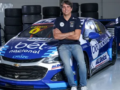 Stock Car: Cacá Bueno sofre acidente em treino e desfalca etapa de Interlagos