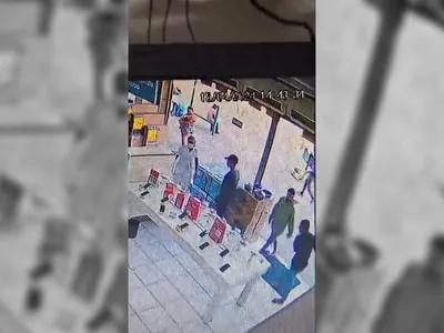 Dezenas de celulares são roubados durante arrastão em loja de Santa Luzia
