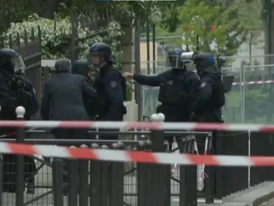 Homem é preso após suspeita de estar com explosivos no Consulado do Irã em Paris