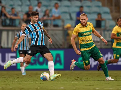 Grêmio vence o Cuiabá e chega a vice-liderança do Campeonato Brasileiro