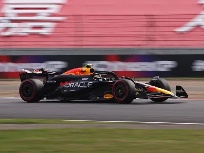 Verstappen conquista pole do GP da China e mantém 100% na temporada