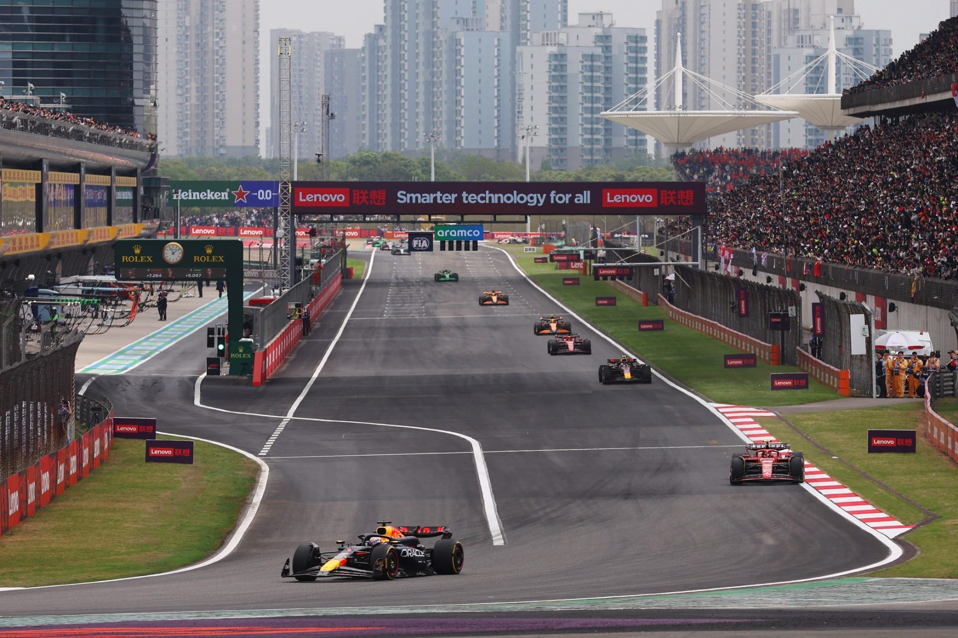 Max Verstappen supera problema e vence corrida sprint do GP da China