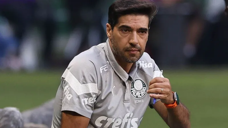 "Melhor gramado é o do Corinthians", diz Abel Ferreira após polêmica do Allianz