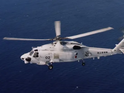 Helicópteros militares do Japão caem no oceano após possível colisão no ar